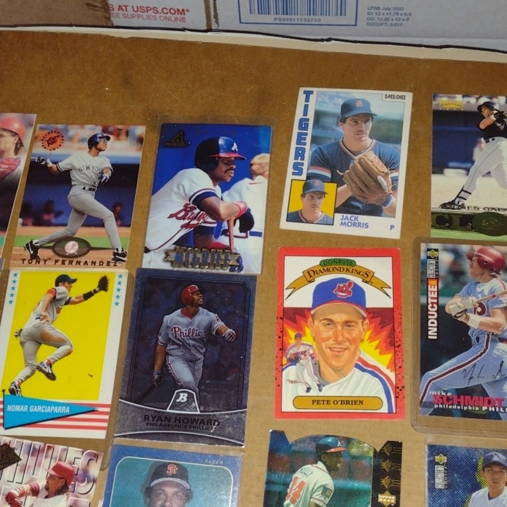 Assorted Baseball Trading Cards - Picture 5 of 7